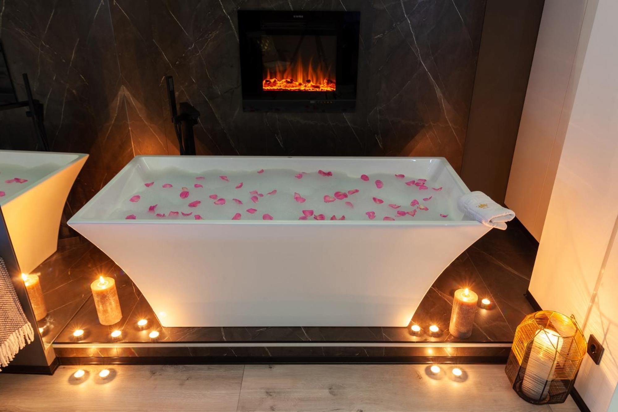 Royal Romantic Apartment With Bathtub Lemberg Exterior foto