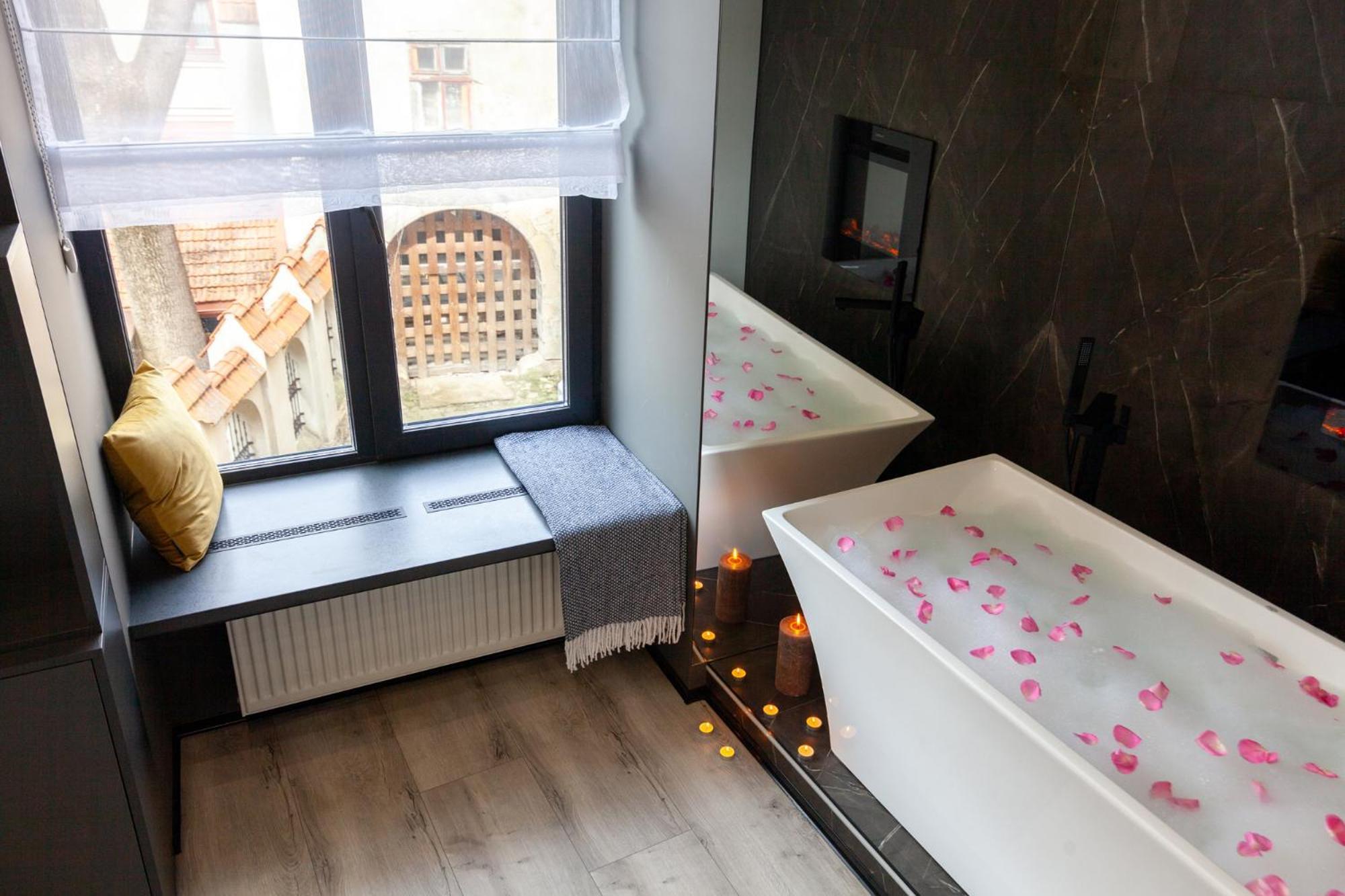 Royal Romantic Apartment With Bathtub Lemberg Exterior foto
