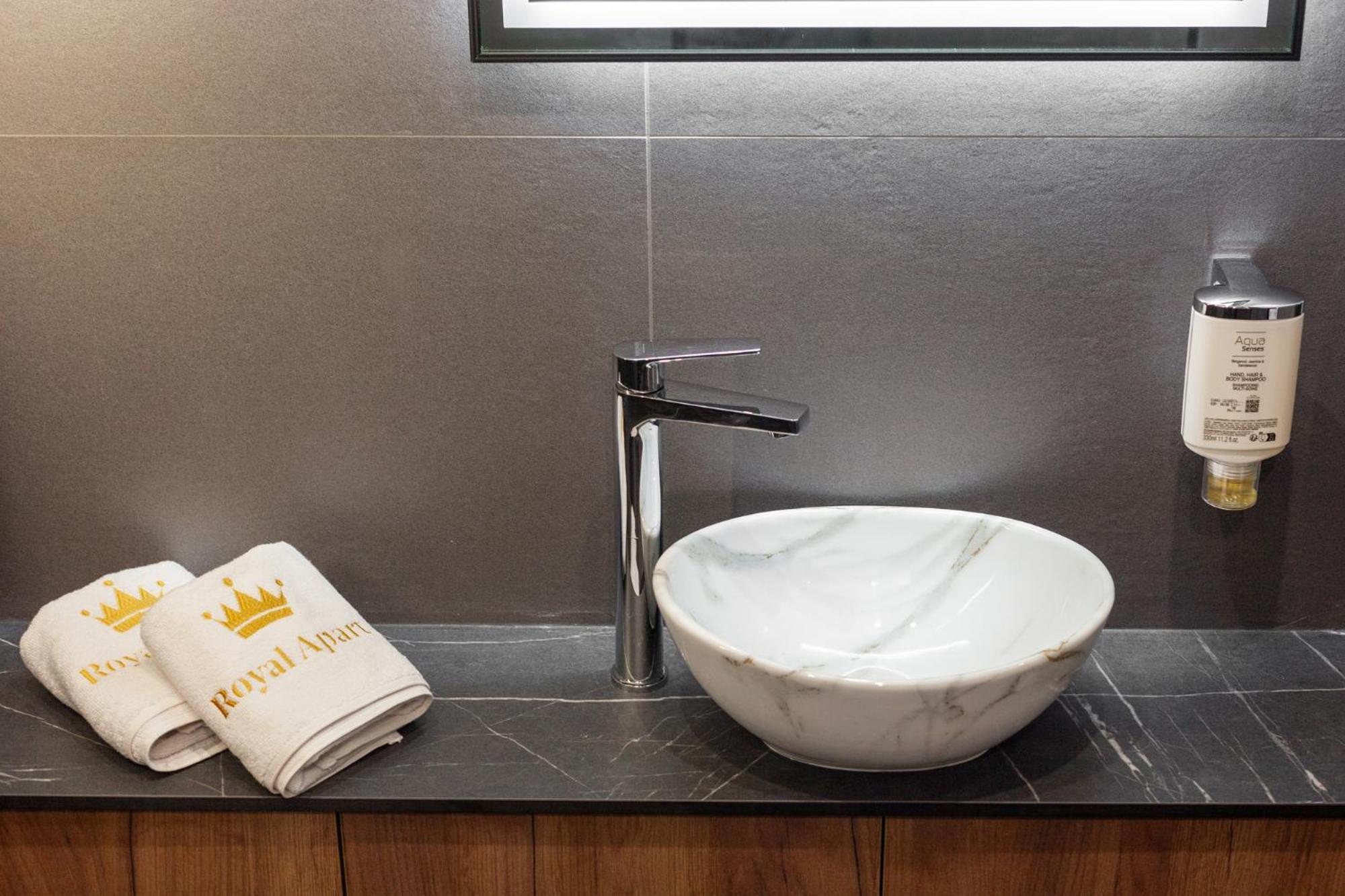 Royal Romantic Apartment With Bathtub Lemberg Exterior foto